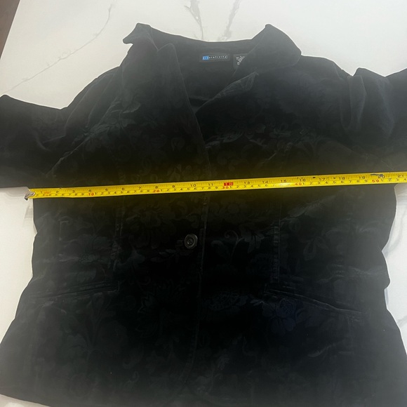 Relativity womens long sleeve velvet button up black floral blazer, size L - Picture 7 of 8